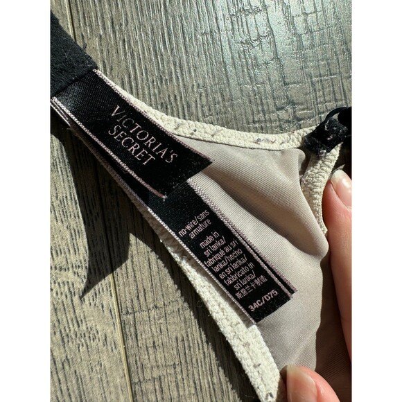 Victoria’s Secret Lined Demi 34C Black Lace Padded Wire Bra - Picture 3 of 4